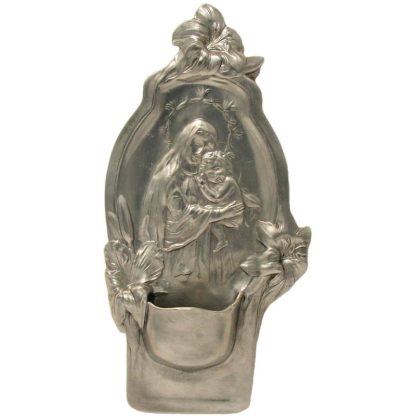 Acquasantiera con Madonna